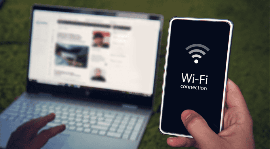 Si tu dispositivo cuenta con esta característica, podrás utilizarla directamente desde la configuración del WiFi o incluso desde la aplicación de la cámara, dependiendo del modelo del teléfono. CANVA