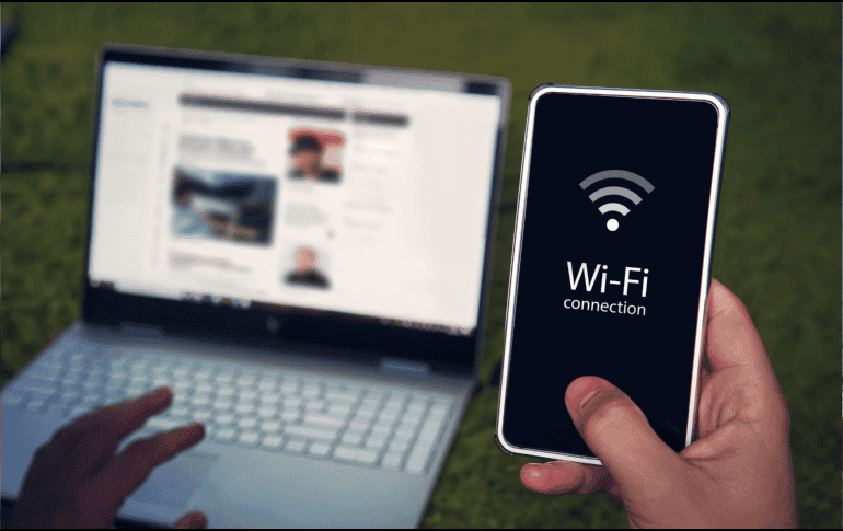 Si tu dispositivo cuenta con esta característica, podrás utilizarla directamente desde la configuración del WiFi o incluso desde la aplicación de la cámara, dependiendo del modelo del teléfono. CANVA