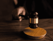 La corte determinó que esta premisa es incompatible con las protecciones constitucionales tradicionales a la libertad académica. CANVA