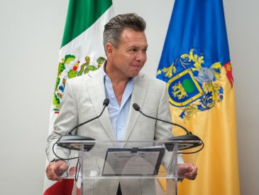 Pablo Lemus tuvo que ser hospitalizado después de un evento con niños y adolescentes que representarán a México en la Olimpiada de Matemáticas. X/GobiernoJalisco