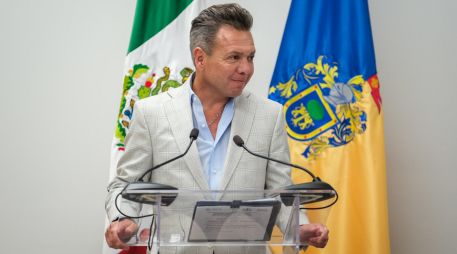 Pablo Lemus tuvo que ser hospitalizado después de un evento con niños y adolescentes que representarán a México en la Olimpiada de Matemáticas. X/GobiernoJalisco