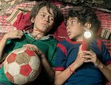 Yago Andreus y Aldo Emiliano Navarro construyen el corazón emocional de la serie a través de una amistad que desafía el miedo. CORTESÍA