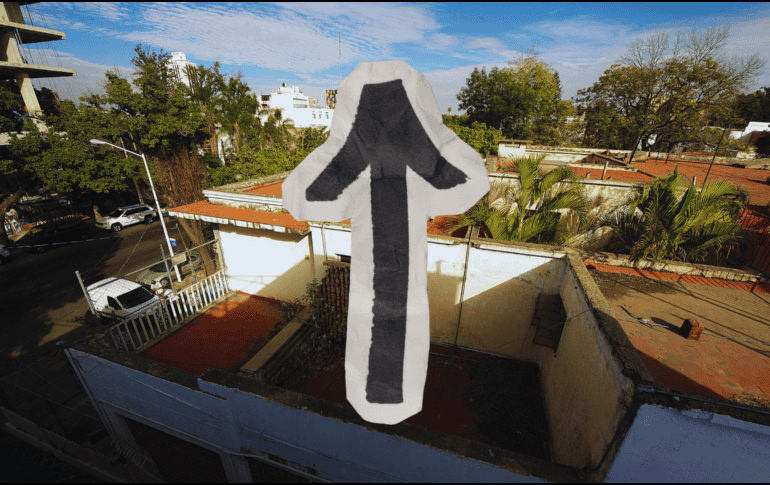 El cielo sobre tu casa es tuyo solo en la medida en que puedas aprovecharlo legalmente. Conocer estos límites aéreos te convierte en un propietario más informado y responsable. ESPECIAL / CANVA