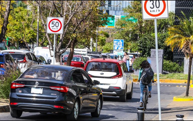 Las autoridades de Guadalajara han establecido límites de velocidad muy específicos. Estos parámetros se encuentran cuidadosamente adaptados a cada tipo de vialidad, al tipo de vehículo y a las zonas especiales dentro del municipio. EL INFORMADOR / ARCHIVO