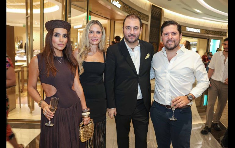 Mónica Ochoa, Paola Pérez, Víctor Martínez y Fabrizio Aceves. GENTE BIEN JALISCO /  Revista del 10 de julio 2026