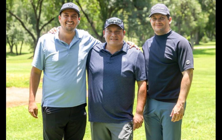 Alex Chacón, Juan Pablo Godoy y Jaime Cárdenas. GENTE BIEN JALISCO / Torneo de golf con causa