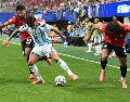 Uno de los principales reclamos es el gol anulado a Egipto al inicio del segundo tiempo por una supuesta falta previa en la jugada. EFE / A. Boal