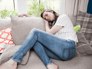 Sentir la necesidad de dormir durante el día puede ser una señal de que el descanso nocturno no está siendo de buena calidad o de que existe algún problema relacionado con el sueño. CANVA