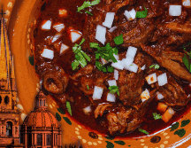 La birria tatemada de chivo es un clásico indiscutible que se sirve en el histórico barrio de Las 9 Esquinas. ESPECIAL / CANVA