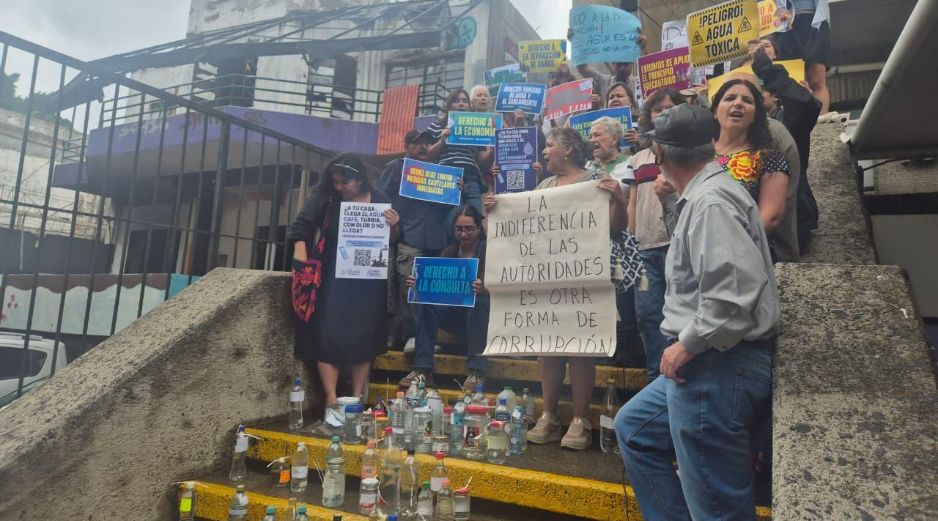 Los manifestantes exigieron realizar monitoreos independientes, transparentes y periódicos sobre la calidad del agua con resultados públicos, de forma que sean accesibles y claros para la ciudadanía. EL INFORMADOR / O. González