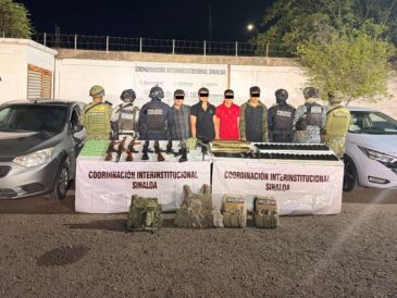 Además de los arrestos, autoridades decomisaron  armas largas, granadas, cartuchos, droga, equipo táctico, equipo de radiocomunicación y vehículos. ESPECIAL/SSPC