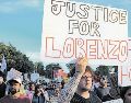 En Houston, varias personas marcharon para exigir justicia en este caso. EFE