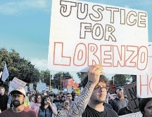 En Houston, varias personas marcharon para exigir justicia en este caso. EFE
