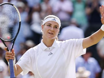 La checha le arrebata el sueño de la primera Final en Wimbledon a Coco Gauff. EFE / T. Akmen
