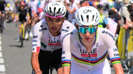 El esloveno Tadej Pogacar (UAE) quedó el primer lugar de la etapa seis con un tiempo de cuatro horas con 32 minutos, seguido por Jonas Vingegaard (4h con 34') y Del Toro (4h con 35'). EFE / B. Papon