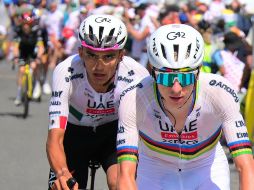 El esloveno Tadej Pogacar (UAE) quedó el primer lugar de la etapa seis con un tiempo de cuatro horas con 32 minutos, seguido por Jonas Vingegaard (4h con 34') y Del Toro (4h con 35'). EFE / B. Papon