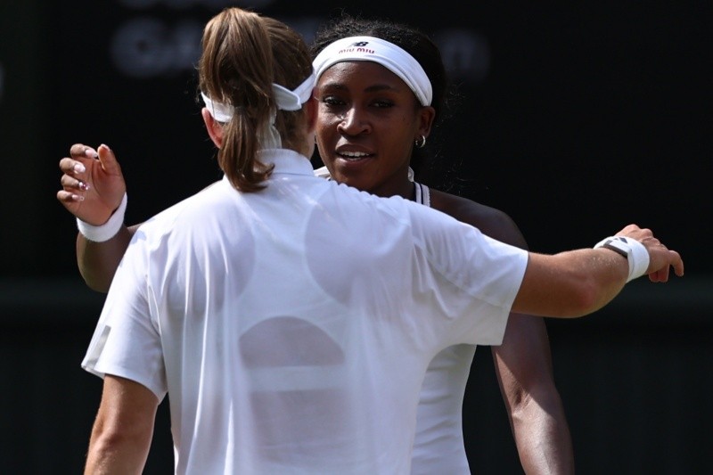 Karolina Muchova y Coco Gauff. EFE / N. Hall