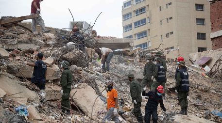 El servicio satelital de Starlink fortalece las comunicaciones de emergencia mientras miles de personas permanecen incomunicadas. EFE/ R. Peña
