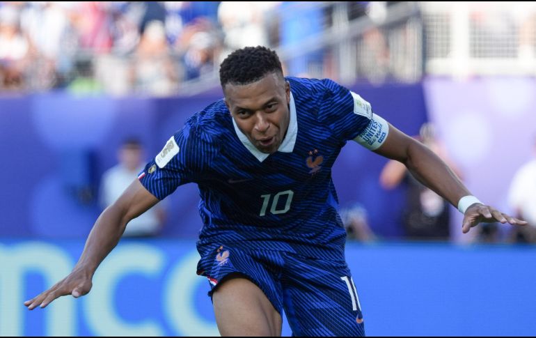 Fotografía del jugador Kylian Mbappé de Francia celebrando un gol en un partido por los octavos de final del Mundial 2026. EFE/A. Colmenares