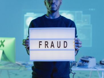 Si bien los créditos digitales son una opción, no todos los sitios son confiables. ESPECIAL/PEXELS