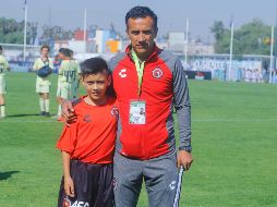 Gilberto Mora Zambrano y Gilberto Mora Olayo director tecnico de Xolos Sub13, durante el partido de la Jornada 3 del torneo de Fuerzas Básicas Sub 13 Primavera 2019 entre las Aguilas del América y Xolos de Tijuana. IMAGO7/Álvaro Paulin