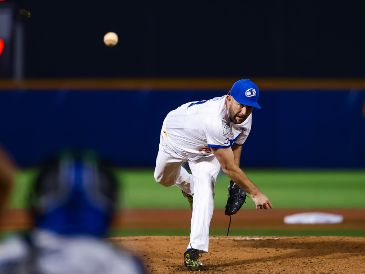 Zac Grotz cargó con la derrota tras lanzar cinco entradas y dos tercios, periodo en el que permitió las cuatro carreras de los Sultanes. CORTESÍA/Charros de Jalisco