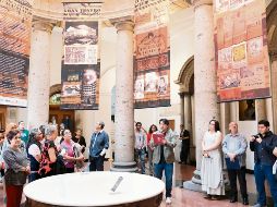 La exposición está conformada por fotografías, carteles, programas de mano, libros, autógrafos, objetos y materiales audiovisuales. CORTESÍA