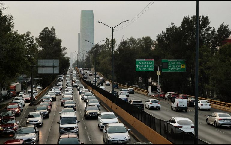 El programa Hoy No Circula se aplica de las 5:00 a las 22:00 horas en todas las alcaldías de la Ciudad de México y en tres zonas conurbadas del Estado de México. EFE/J. Méndez