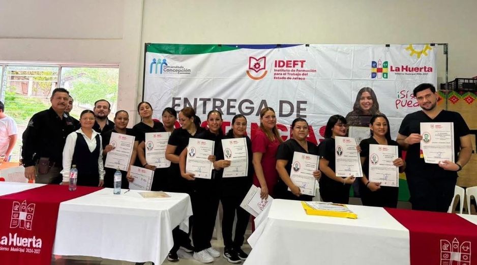 Salvador Cosío Gaona destacó que cada constancia y diploma representa mucho más que la conclusión de un curso. ESPECIAL