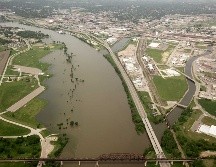 Las cuadrillas de emergencia realizaron más de 90 rescates acuáticos en campamentos y autopistas debido a las fuertes lluvias en Missouri. AP/ARCHIVO