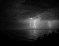 El término "black rainstorm" o "tormenta negra" tiene su origen en algunos países de Asia. CANVA