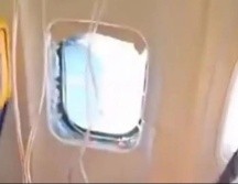 Los videos en redes muestran la ventana desprendida del aeroplano, así como las máscaras de oxígeno. CAPTURA DE VIDEO