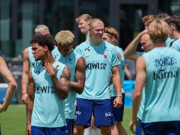 Erling Haaland y sus compañeros durante el entrenamiento previo al juego contra Inglaterra. EFE/A. Boal