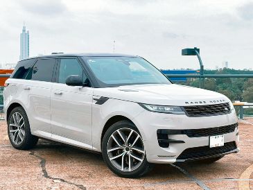 La camioneta cuenta con líneas definidas, curvas y superficies balanceadas que están presentes en el exterior, con faros LED afilados y una parrilla contenida. ESPECIAL