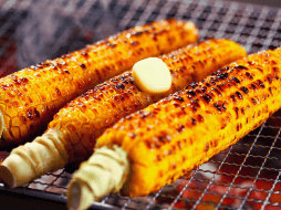 El elote, conocido como maíz tierno, es un pilar de la nutrición mesoamericana. ESPECIAL / CANVA