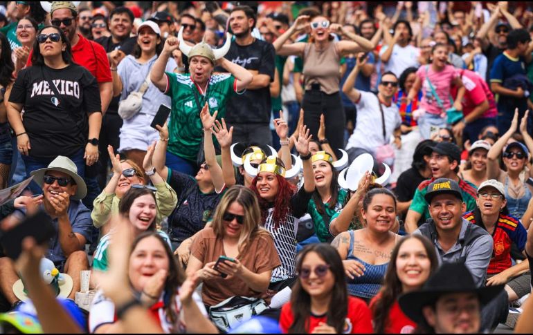 La afición noruega dominó el Fan Fest de Guadalajara, pero Inglaterra se quedó con la victoria y el festejo final. EL INFORMADOR/ J. ACOSTA.