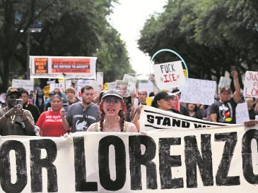 Manifestantes marcharon por el corazón de Houston para denunciar la muerte de Lorenzo Salgado, así como la violencia contra la comunidad migrante y en particular los mexicanos. AFP/R. SCHEMIDT