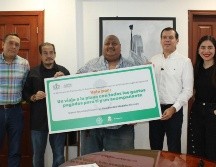 Nava Martínez recibió el reconocimiento de Diego Monraz Villaseñor, Secretario de Transporte (Setran), Juan Huerta Pérez, Secretario General de la CTM Jalisco, y Emira Corella Valencia, Directora de Recaudo de la Secretaría de Transporte. ESPECIAL / Gestión del Territorio Jalisco
