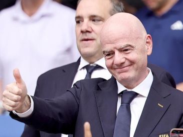 Infantino habló ante medios sobre la posibilidad de aumentar el cupo de las próximas Copas del Mundo. EFE / EPA / RONALD WITTEK