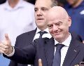 Infantino habló ante medios sobre la posibilidad de aumentar el cupo de las próximas Copas del Mundo. EFE / EPA / RONALD WITTEK
