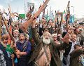 Milicias apoyadas por Irán mantienen una actitud desafiante ante las agresiones de EU. AFP