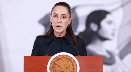 En Palacio Nacional, Sheinbaum fue cuestionada sobre la posible exoneración del Ejército Mexicano por parte de la CNDH. EFE / M. GUZMÁN