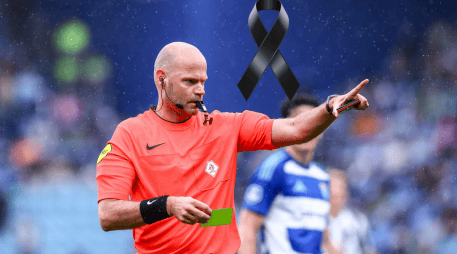 Rob Dieperink, de 38 años, consolidó una destacada carrera en el arbitraje europeo. Debutó en la Eredivisie a finales de 2017 y acumuló un total de 284 partidos dirigidos en el futbol profesional. ESPECIAL