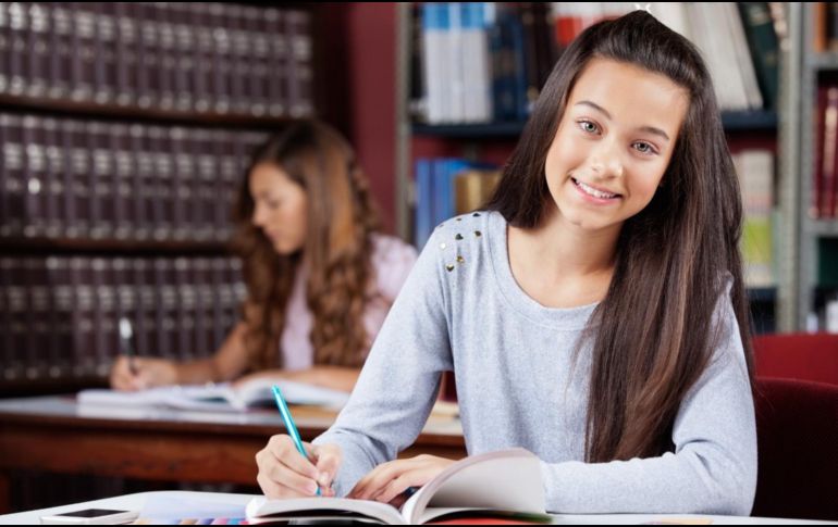 Es momento de actuar y considerar una opción educativa que te prepare para el futuro y te brinde más oportunidades. UVM