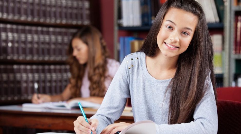 Es momento de actuar y considerar una opción educativa que te prepare para el futuro y te brinde más oportunidades. UVM