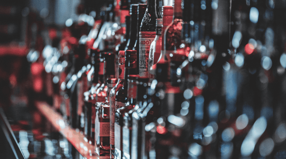 La Cofepris informó sobre la falsificación y adulteración un tequila. CANVA