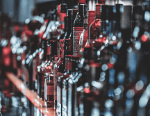 La Cofepris informó sobre la falsificación y adulteración un tequila. CANVA