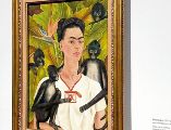“Autorretrato con monos”, de la artista Frida Kahlo; la pintura que forma parte de la colección. ESPECIAL