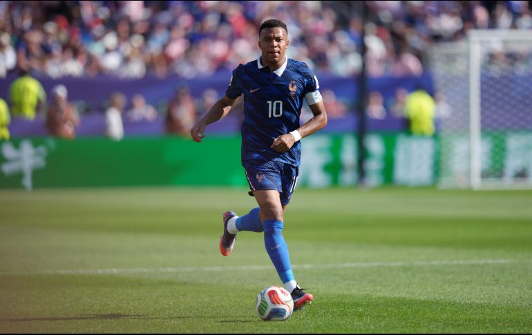 Kylian Mbappé representa una amenaza constante y letal para cualquier línea defensiva que se atreva a dejarle espacio abierto. IMAGO7