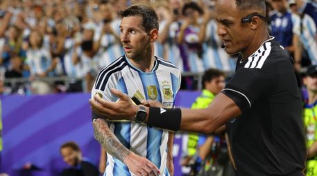 Este es el árbitro que pitará el Inglaterra vs Argentina; un conocido de Lionel Messi. EFE / ARCHIVO